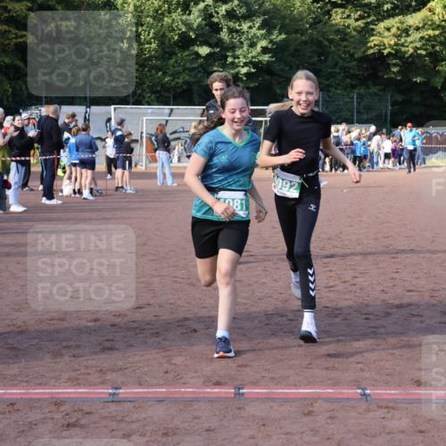 27.09.2026 - 35. Volkslauf durch das schöne Alstertal Strokosch-Dieckow http://msf.ph/oto/10565472 27.09.2026 11:10:51 Ziel 3272, 4081, 4092 meine-sportfotos.de