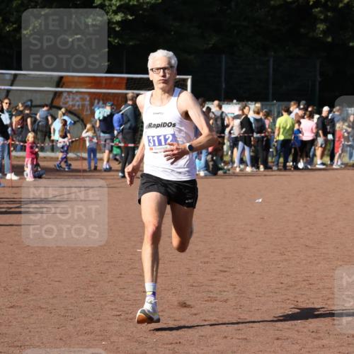 27.09.2026 - 35. Volkslauf durch das schöne Alstertal Strokosch-Dieckow http://msf.ph/oto/10565767 27.09.2026 11:08:16 Ziel 3112, 4112 meine-sportfotos.de