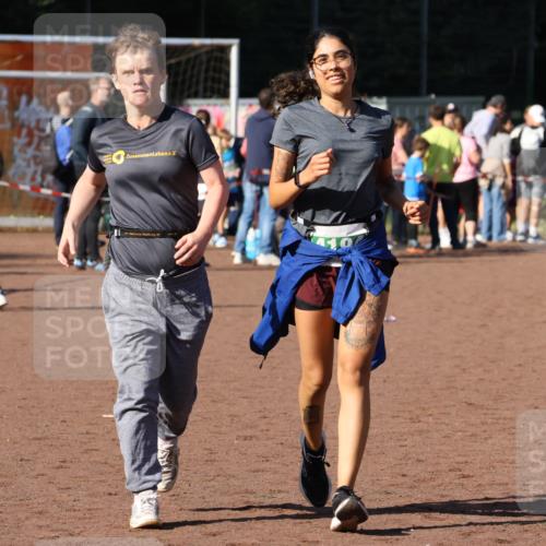 27.09.2026 - 35. Volkslauf durch das schöne Alstertal Strokosch-Dieckow http://msf.ph/oto/10565809 27.09.2026 11:07:25 Ziel 4046, 4184, 4194 meine-sportfotos.de