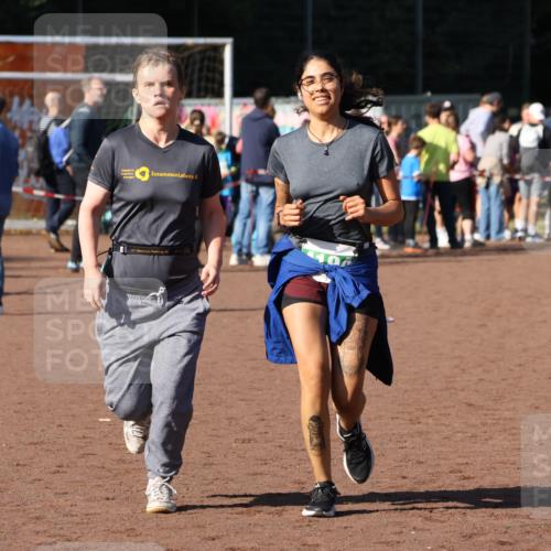 27.09.2026 - 35. Volkslauf durch das schöne Alstertal Strokosch-Dieckow http://msf.ph/oto/10565826 27.09.2026 11:07:24 Ziel 4046, 4184, 4194 meine-sportfotos.de