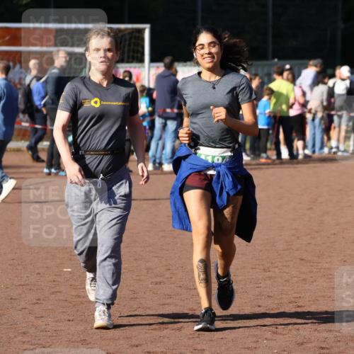 27.09.2026 - 35. Volkslauf durch das schöne Alstertal Strokosch-Dieckow http://msf.ph/oto/10565830 27.09.2026 11:07:24 Ziel 4046, 4184, 4194 meine-sportfotos.de