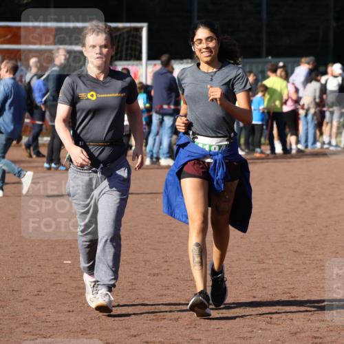 27.09.2026 - 35. Volkslauf durch das schöne Alstertal Strokosch-Dieckow http://msf.ph/oto/10565835 27.09.2026 11:07:24 Ziel 4046, 4184, 4194 meine-sportfotos.de