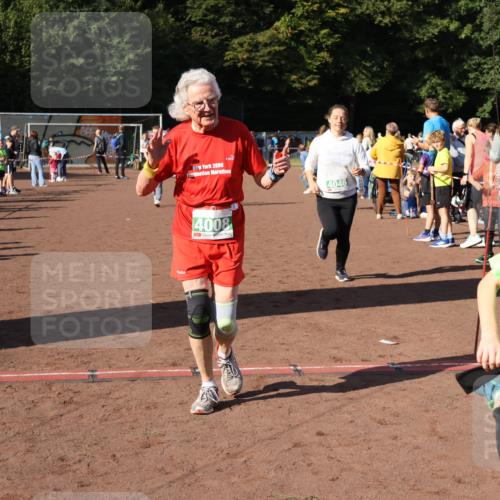 27.09.2026 - 35. Volkslauf durch das schöne Alstertal Strokosch-Dieckow http://msf.ph/oto/10565896 27.09.2026 11:07:20 Ziel 4008, 4045, 4046, 4194 meine-sportfotos.de