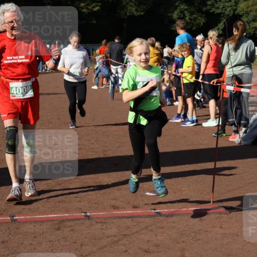 27.09.2026 - 35. Volkslauf durch das schöne Alstertal Strokosch-Dieckow http://msf.ph/oto/10565913 27.09.2026 11:07:19 Ziel 4008, 4045, 4046 meine-sportfotos.de