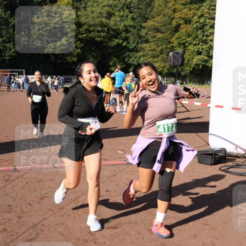 27.09.2026 - 35. Volkslauf durch das schöne Alstertal Strokosch-Dieckow http://msf.ph/oto/10566006 27.09.2026 11:06:08 Ziel 4171, 4172, 4210, 4222 meine-sportfotos.de
