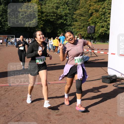 27.09.2026 - 35. Volkslauf durch das schöne Alstertal Strokosch-Dieckow http://msf.ph/oto/10566017 27.09.2026 11:06:08 Ziel 4171, 4172, 4210, 4222 meine-sportfotos.de