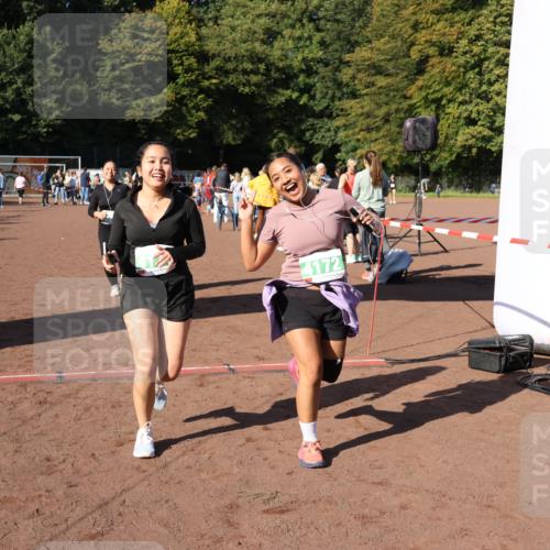 27.09.2026 - 35. Volkslauf durch das schöne Alstertal Strokosch-Dieckow http://msf.ph/oto/10566035 27.09.2026 11:06:08 Ziel 4171, 4172, 4210, 4222 meine-sportfotos.de