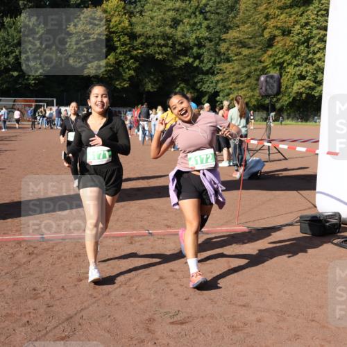 27.09.2026 - 35. Volkslauf durch das schöne Alstertal Strokosch-Dieckow http://msf.ph/oto/10566041 27.09.2026 11:06:08 Ziel 4171, 4172, 4210, 4222 meine-sportfotos.de