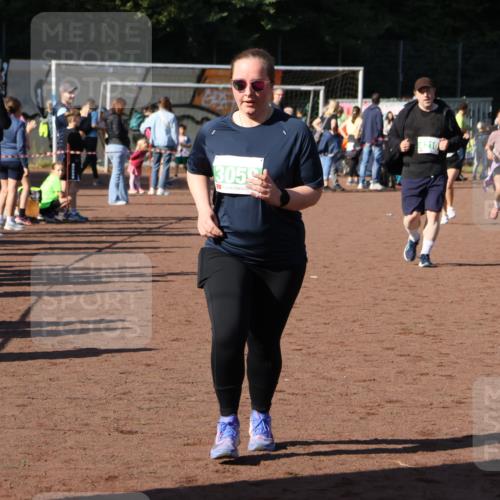 27.09.2026 - 35. Volkslauf durch das schöne Alstertal Strokosch-Dieckow http://msf.ph/oto/10566078 27.09.2026 11:06:00 Ziel 3059, 4171, 4172, 4210, 4222 meine-sportfotos.de
