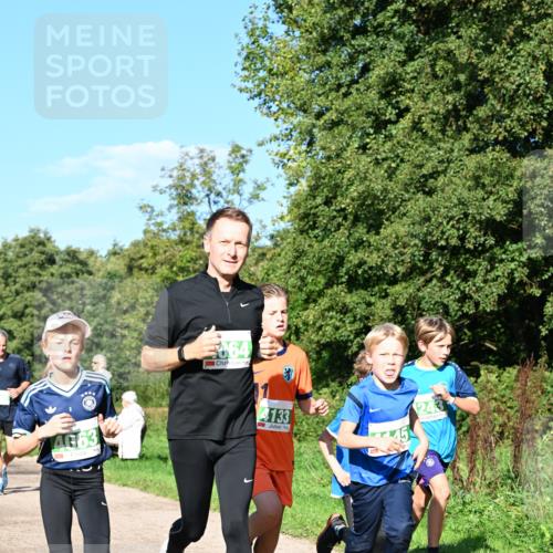 27.09.2026 - 35. Volkslauf durch das schöne Alstertal Dr. Thomas Lammeyer http://msf.ph/oto/10566207 27.09.2026 10:39:34 Laufen 4663, 064, 4133, 243 meine-sportfotos.de