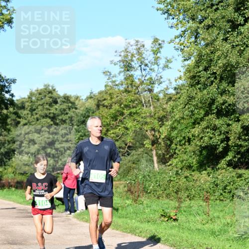 27.09.2026 - 35. Volkslauf durch das schöne Alstertal Dr. Thomas Lammeyer http://msf.ph/oto/10566214 27.09.2026 10:39:36 Laufen 4104, 4105 meine-sportfotos.de