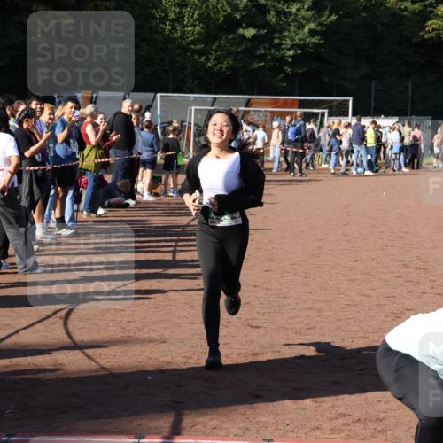 27.09.2026 - 35. Volkslauf durch das schöne Alstertal Strokosch-Dieckow http://msf.ph/oto/10566347 27.09.2026 11:04:51 Ziel 4106, 4147, 4178, 4954 meine-sportfotos.de