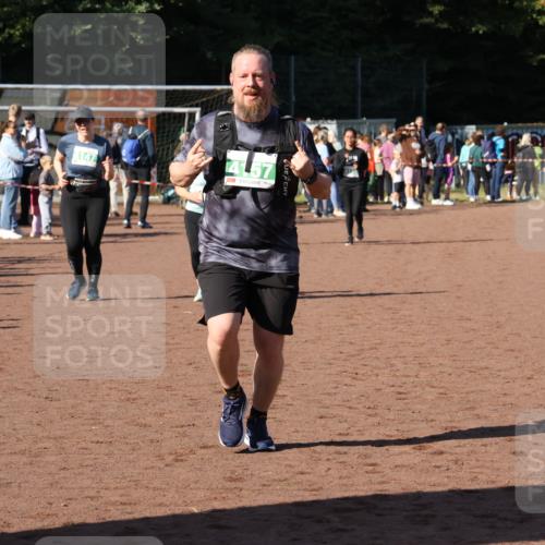27.09.2026 - 35. Volkslauf durch das schöne Alstertal Strokosch-Dieckow http://msf.ph/oto/10566399 27.09.2026 11:04:42 Ziel 4106, 4146, 4147, 4157, 4178 meine-sportfotos.de