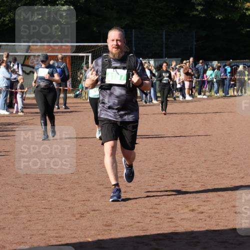 27.09.2026 - 35. Volkslauf durch das schöne Alstertal Strokosch-Dieckow http://msf.ph/oto/10566438 27.09.2026 11:04:42 Ziel 4106, 4146, 4147, 4157, 4178 meine-sportfotos.de
