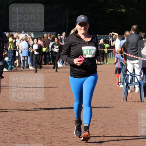 27.09.2026 - 35. Volkslauf durch das schöne Alstertal Strokosch-Dieckow http://msf.ph/oto/10566447 27.09.2026 11:04:39 Ziel 4146, 4157 meine-sportfotos.de
