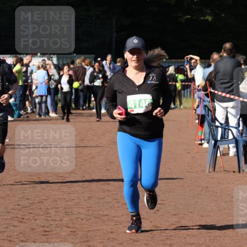 27.09.2026 - 35. Volkslauf durch das schöne Alstertal Strokosch-Dieckow http://msf.ph/oto/10566461 27.09.2026 11:04:39 Ziel 4146, 4157 meine-sportfotos.de