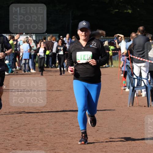27.09.2026 - 35. Volkslauf durch das schöne Alstertal Strokosch-Dieckow http://msf.ph/oto/10566466 27.09.2026 11:04:39 Ziel 4146, 4157 meine-sportfotos.de