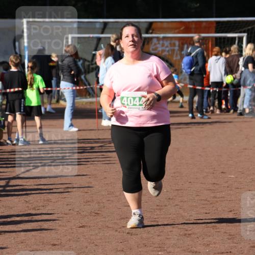 27.09.2026 - 35. Volkslauf durch das schöne Alstertal Strokosch-Dieckow http://msf.ph/oto/10566471 27.09.2026 11:04:20 Ziel 4044 meine-sportfotos.de