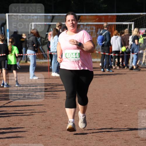 27.09.2026 - 35. Volkslauf durch das schöne Alstertal Strokosch-Dieckow http://msf.ph/oto/10566480 27.09.2026 11:04:20 Ziel 4044 meine-sportfotos.de