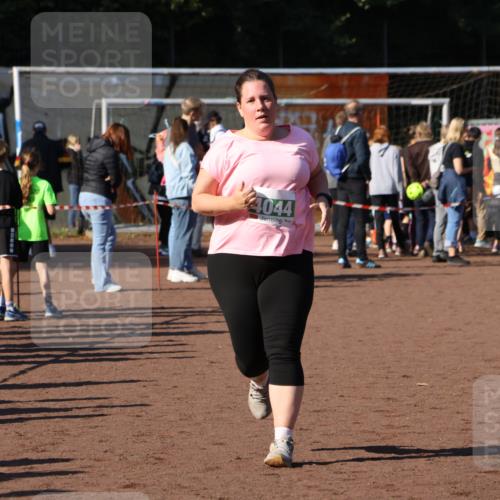 27.09.2026 - 35. Volkslauf durch das schöne Alstertal Strokosch-Dieckow http://msf.ph/oto/10566497 27.09.2026 11:04:20 Ziel 4044 meine-sportfotos.de