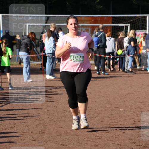 27.09.2026 - 35. Volkslauf durch das schöne Alstertal Strokosch-Dieckow http://msf.ph/oto/10566507 27.09.2026 11:04:20 Ziel 4044 meine-sportfotos.de
