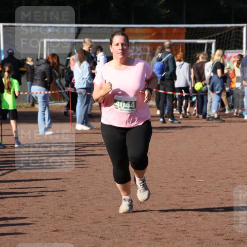 27.09.2026 - 35. Volkslauf durch das schöne Alstertal Strokosch-Dieckow http://msf.ph/oto/10566511 27.09.2026 11:04:20 Ziel 4044 meine-sportfotos.de