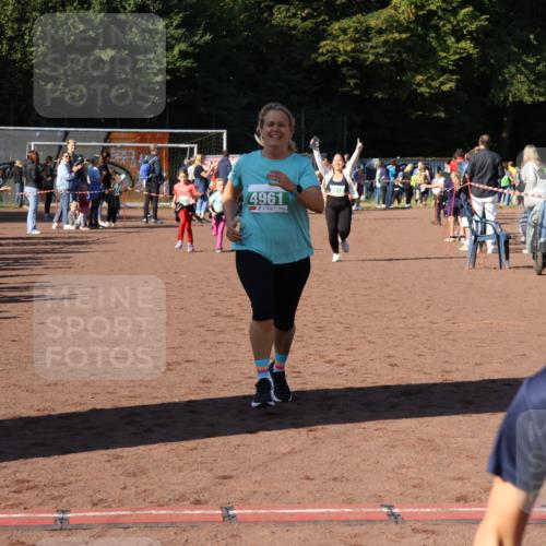 27.09.2026 - 35. Volkslauf durch das schöne Alstertal Strokosch-Dieckow http://msf.ph/oto/10566636 27.09.2026 11:03:39 Ziel 4135, 4156, 4212, 4950, 4961 meine-sportfotos.de