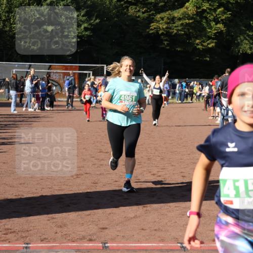 27.09.2026 - 35. Volkslauf durch das schöne Alstertal Strokosch-Dieckow http://msf.ph/oto/10566652 27.09.2026 11:03:39 Ziel 4135, 4156, 4212, 4950, 4961 meine-sportfotos.de