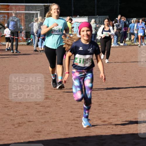27.09.2026 - 35. Volkslauf durch das schöne Alstertal Strokosch-Dieckow http://msf.ph/oto/10566667 27.09.2026 11:03:37 Ziel 4135, 4156, 4212, 4961 meine-sportfotos.de