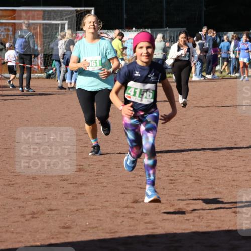 27.09.2026 - 35. Volkslauf durch das schöne Alstertal Strokosch-Dieckow http://msf.ph/oto/10566675 27.09.2026 11:03:37 Ziel 4135, 4156, 4212, 4961 meine-sportfotos.de