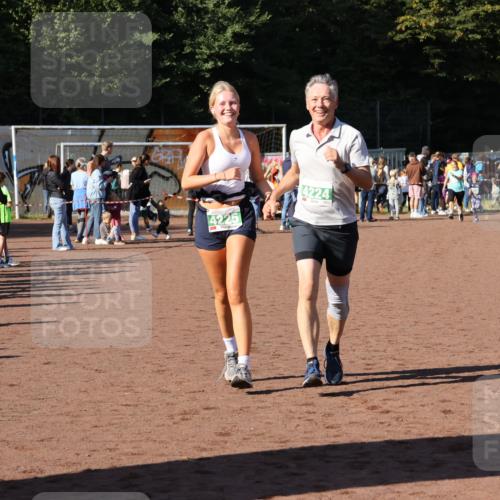 27.09.2026 - 35. Volkslauf durch das schöne Alstertal Strokosch-Dieckow http://msf.ph/oto/10566729 27.09.2026 11:03:28 Ziel 4224, 4225 meine-sportfotos.de