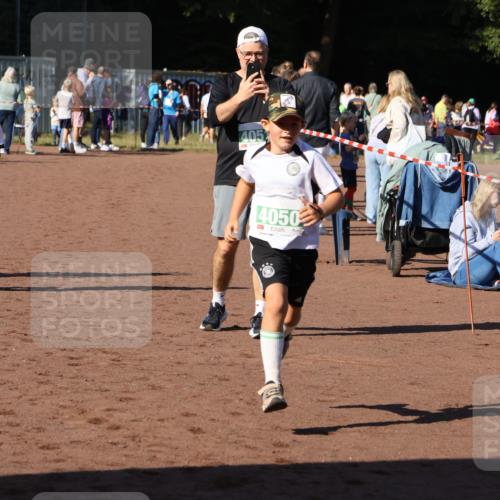 27.09.2026 - 35. Volkslauf durch das schöne Alstertal Strokosch-Dieckow http://msf.ph/oto/10566816 27.09.2026 11:03:05 Ziel 4050, 4051, 4128, 4129, 4137 meine-sportfotos.de