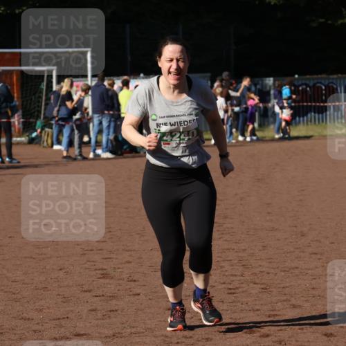 27.09.2026 - 35. Volkslauf durch das schöne Alstertal Strokosch-Dieckow http://msf.ph/oto/10566939 27.09.2026 11:02:38 Ziel 4240 meine-sportfotos.de