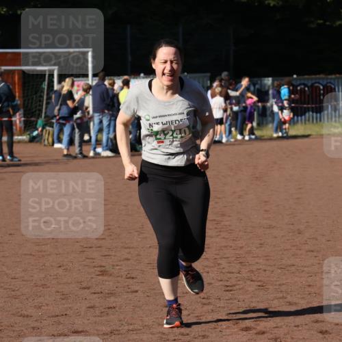 27.09.2026 - 35. Volkslauf durch das schöne Alstertal Strokosch-Dieckow http://msf.ph/oto/10566943 27.09.2026 11:02:38 Ziel 4240 meine-sportfotos.de