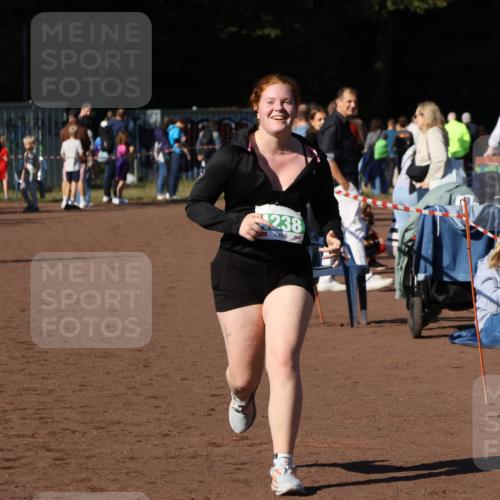 27.09.2026 - 35. Volkslauf durch das schöne Alstertal Strokosch-Dieckow http://msf.ph/oto/10566985 27.09.2026 11:02:31 Ziel 4238, 4240 meine-sportfotos.de