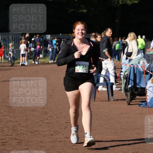 27.09.2026 - 35. Volkslauf durch das schöne Alstertal Strokosch-Dieckow http://msf.ph/oto/10566993 27.09.2026 11:02:31 Ziel 4238, 4240 meine-sportfotos.de