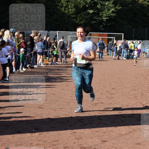 27.09.2026 - 35. Volkslauf durch das schöne Alstertal Strokosch-Dieckow http://msf.ph/oto/10567077 27.09.2026 11:02:12 Ziel 4062, 4110, 4217 meine-sportfotos.de