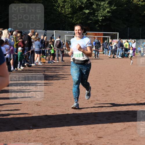 27.09.2026 - 35. Volkslauf durch das schöne Alstertal Strokosch-Dieckow http://msf.ph/oto/10567082 27.09.2026 11:02:12 Ziel 4062, 4110, 4217 meine-sportfotos.de