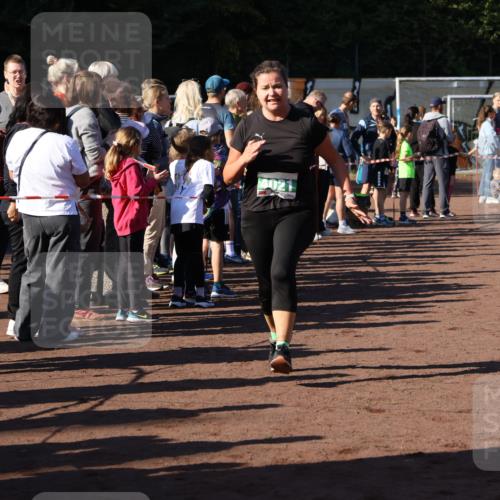 27.09.2026 - 35. Volkslauf durch das schöne Alstertal Strokosch-Dieckow http://msf.ph/oto/10567234 27.09.2026 11:01:48 Ziel 4021, 4079, 4096, 4114, 4211 meine-sportfotos.de