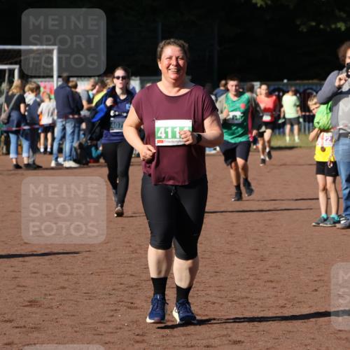 27.09.2026 - 35. Volkslauf durch das schöne Alstertal Strokosch-Dieckow http://msf.ph/oto/10567259 27.09.2026 11:01:46 Ziel 4021, 4079, 4114, 4211 meine-sportfotos.de