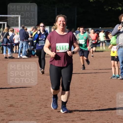 27.09.2026 - 35. Volkslauf durch das schöne Alstertal Strokosch-Dieckow http://msf.ph/oto/10567263 27.09.2026 11:01:46 Ziel 4021, 4079, 4114, 4211 meine-sportfotos.de