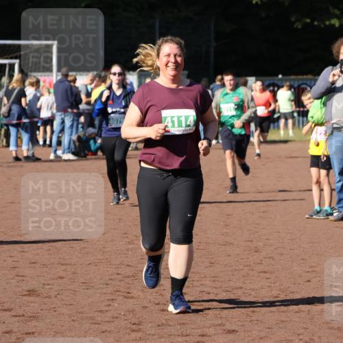 27.09.2026 - 35. Volkslauf durch das schöne Alstertal Strokosch-Dieckow http://msf.ph/oto/10567266 27.09.2026 11:01:46 Ziel 4021, 4079, 4114, 4211 meine-sportfotos.de