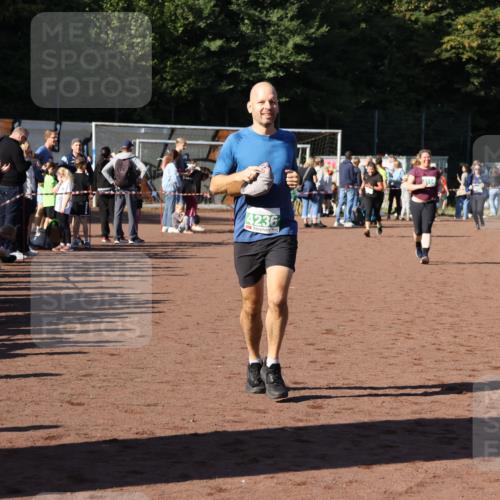 27.09.2026 - 35. Volkslauf durch das schöne Alstertal Strokosch-Dieckow http://msf.ph/oto/10567282 27.09.2026 11:01:40 Ziel 4021, 4114, 4236 meine-sportfotos.de