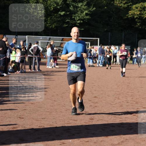 27.09.2026 - 35. Volkslauf durch das schöne Alstertal Strokosch-Dieckow http://msf.ph/oto/10567287 27.09.2026 11:01:40 Ziel 4021, 4114, 4236 meine-sportfotos.de