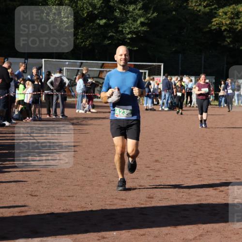 27.09.2026 - 35. Volkslauf durch das schöne Alstertal Strokosch-Dieckow http://msf.ph/oto/10567292 27.09.2026 11:01:40 Ziel 4021, 4114, 4236 meine-sportfotos.de