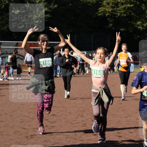 27.09.2026 - 35. Volkslauf durch das schöne Alstertal Strokosch-Dieckow http://msf.ph/oto/10567404 27.09.2026 11:01:13 Ziel 4012, 4013, 4166, 4167, 4168, 4173 meine-sportfotos.de