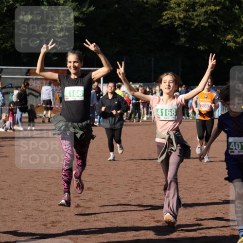 27.09.2026 - 35. Volkslauf durch das schöne Alstertal Strokosch-Dieckow http://msf.ph/oto/10567415 27.09.2026 11:01:13 Ziel 4012, 4013, 4166, 4167, 4168, 4173 meine-sportfotos.de