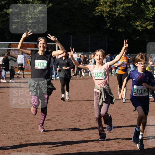 27.09.2026 - 35. Volkslauf durch das schöne Alstertal Strokosch-Dieckow http://msf.ph/oto/10567424 27.09.2026 11:01:13 Ziel 4012, 4013, 4166, 4167, 4168, 4173 meine-sportfotos.de