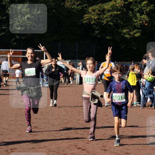 27.09.2026 - 35. Volkslauf durch das schöne Alstertal Strokosch-Dieckow http://msf.ph/oto/10567453 27.09.2026 11:01:13 Ziel 4012, 4013, 4166, 4167, 4168, 4173 meine-sportfotos.de