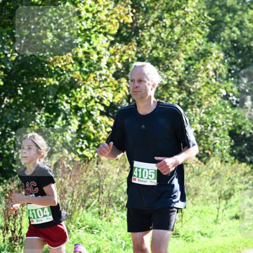 27.09.2026 - 35. Volkslauf durch das schöne Alstertal Dr. Thomas Lammeyer http://msf.ph/oto/10567899 27.09.2026 10:49:20 Laufen 4104, 4105 meine-sportfotos.de